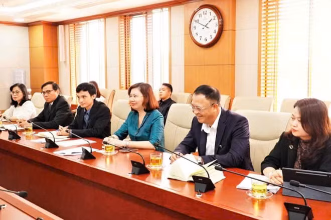Chủ tịch Ủy ban Chứng khoán Nhà nước Vũ Thị Chân Phương tại buổi làm việc.