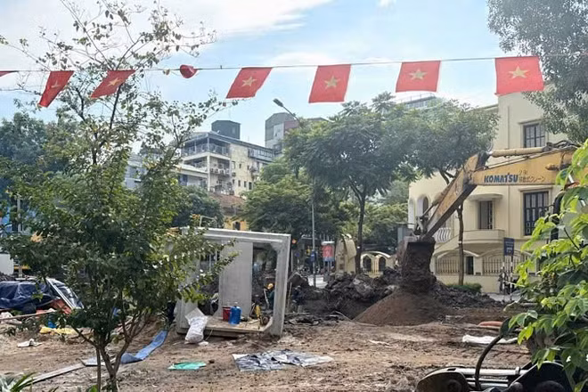 Phố Quang Trung, từ ngày 24/5, các đơn vị được phép thi công 24/24 giờ tại một số vị trí trọng điểm. 