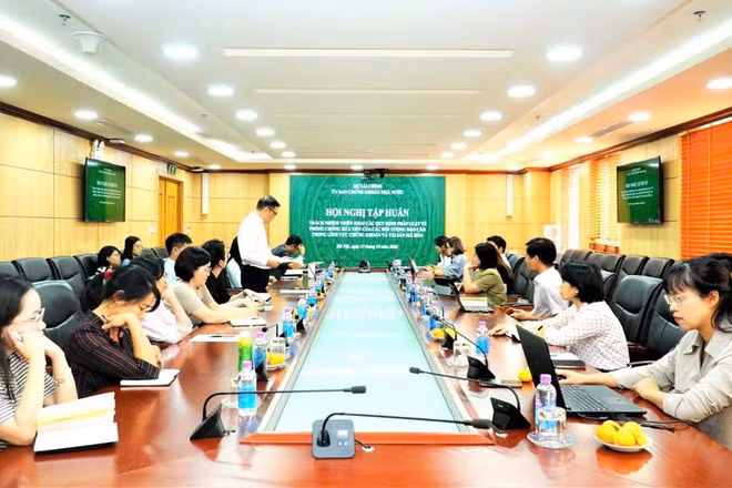 Các đại biểu tham dự trực tiếp tại Hội nghị. (Ảnh: VŨ TRÀ)