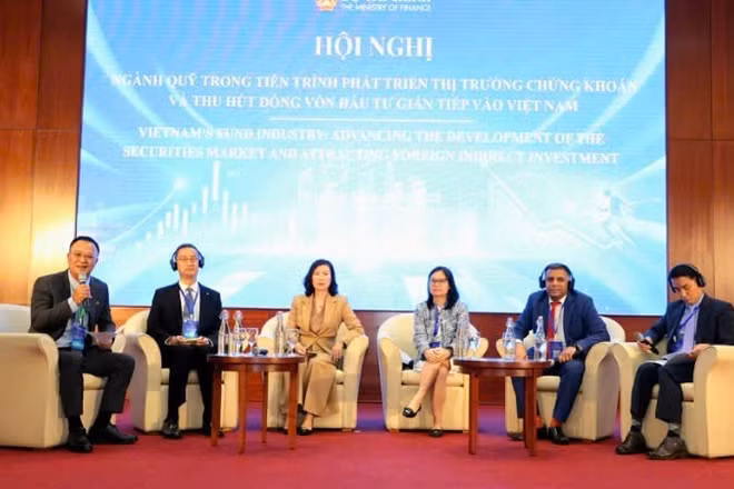 Các đại biểu tham gia trao đổi tại hội nghị.