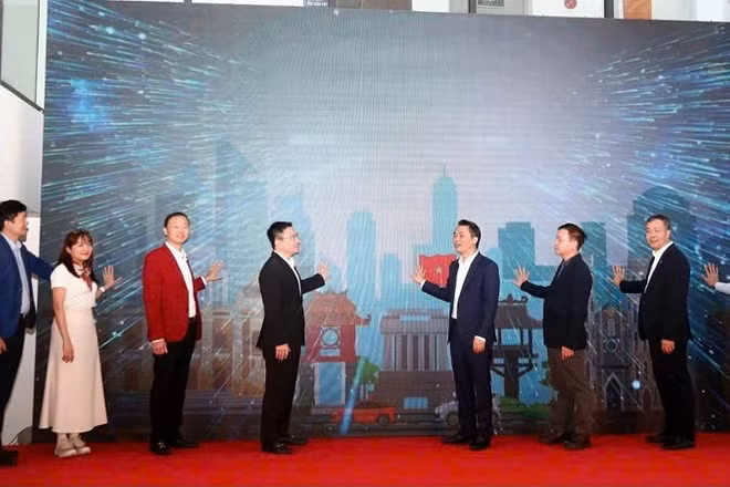 Lễ phát động phong trào “Vận tải hành khách công cộng văn minh-vì hành khách phục vụ”.
