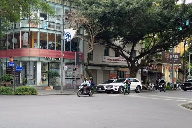 Tại một số nút giao quan trọng như Phan Chu Trinh-Trần Hưng Đạo, Phan Chu Trinh-Lý Thường Kiệt, Phan Chu Trinh-Hai Bà Trưng, hệ thống đèn tín hiệu giao thông sẽ tạm dừng hoạt động và các phương tiện được tổ chức rẽ phải liên tục.