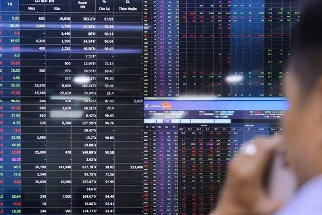 Thị trường chứng khoán tuần qua giằng co.