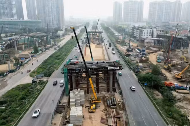  Đại lộ Thăng Long hiện là trục giao thông huyết mạch kết nối trung tâm Hà Nội với khu vực phía tây và các đô thị vệ tinh như Hòa Lạc, Hoài Đức. (Ảnh: THÙY LINH)