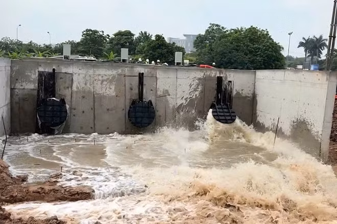 Vận hành thử trạm bơm Cầu Ngà 1.