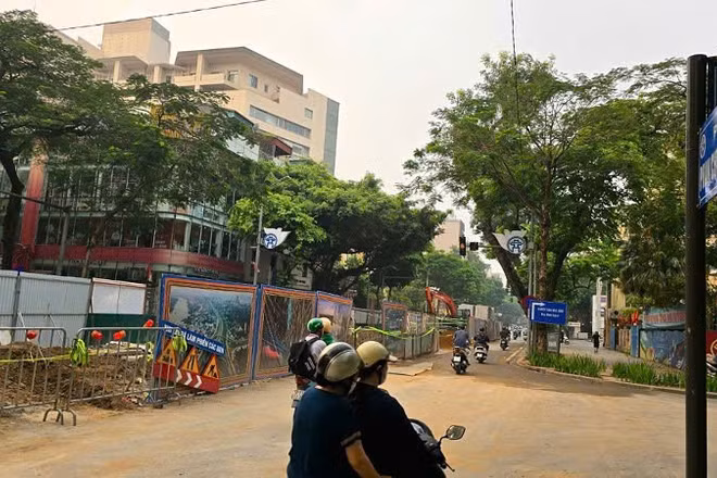 Thi công đoạn ngã tư phố Phan Chu Trinh-Lý Thường Kiệt.