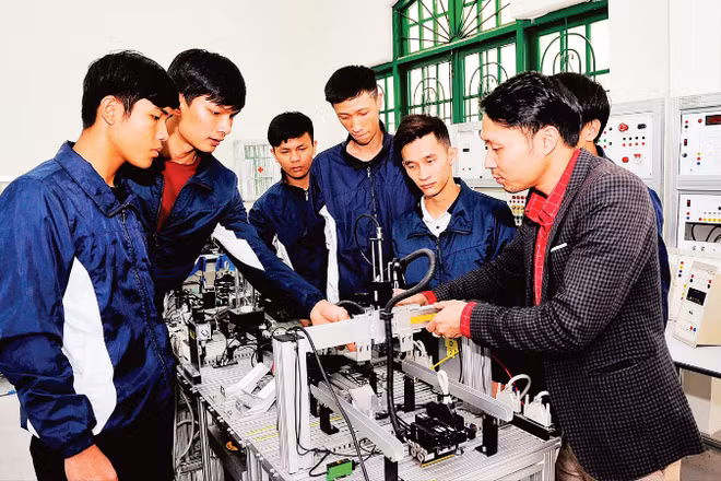 Giờ thực hành của học viên Trường cao đẳng Đà Lạt, tỉnh Lâm Đồng. (Ảnh: TUỆ NGHI)
