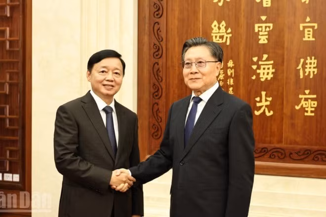 Phó Thủ tướng Trần Hồng Hà và Phó Ủy viên trưởng Nhân đại toàn quốc Trung Quốc Vương Đông Minh.