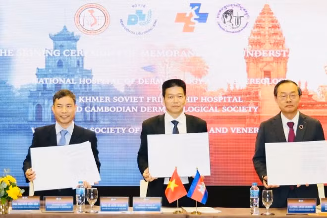 Đại diện các đơn vị ký kết biên bản ghi nhớ.