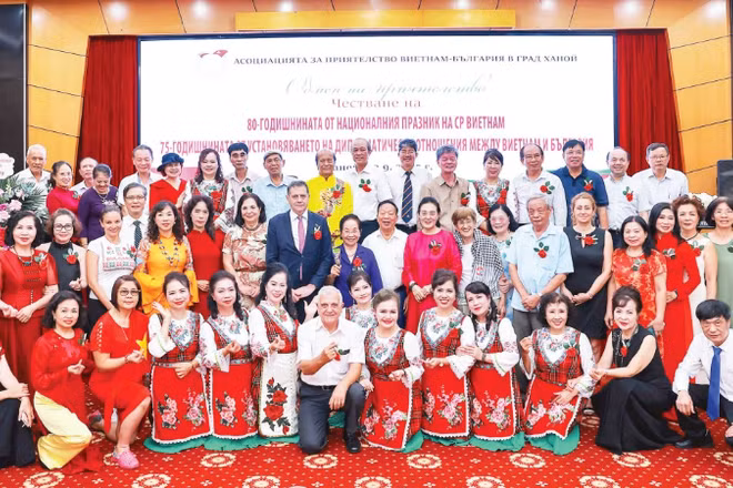 Chương trình kỷ niệm 75 năm thiết lập quan hệ ngoại giao Việt Nam-Bulgaria. (Ảnh: Hội Hữu nghị Việt Nam-Bulgaria thành phố Hà Nội)