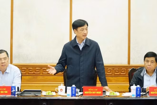 Đồng chí Nguyễn Duy Ngọc, Ủy viên Bộ Chính trị, Bí thư Thành ủy Hà Nội, Phó Trưởng ban chỉ đạo phát biểu tại cuộc họp. 