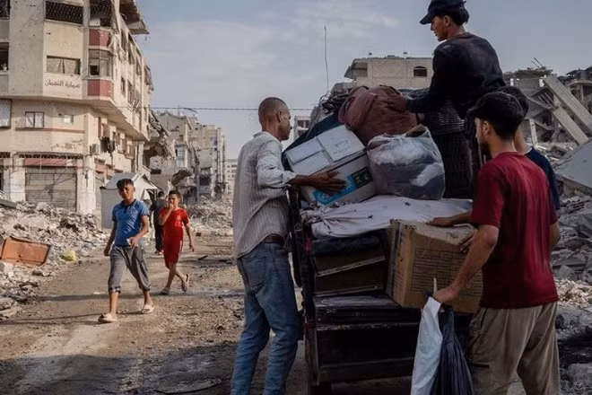 Người dân ở Gaza trở về nhà sau khi lệnh ngừng bắn có hiệu lực. (Ảnh WEF)