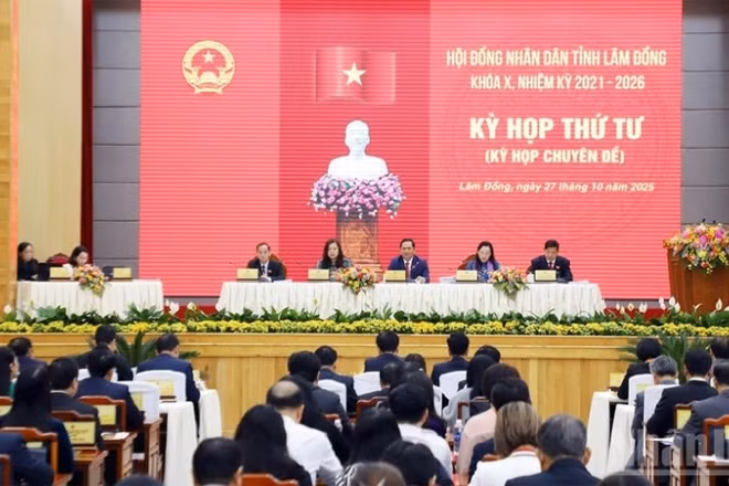 Quang cảnh kỳ họp.