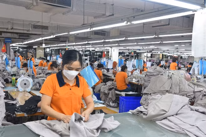 Hoạt động sản xuất tại công ty cổ phần may Hưng Yên, tỉnh Hưng Yên.
