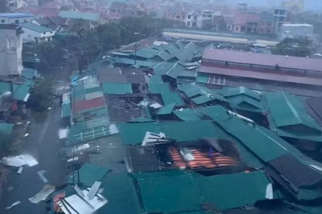 Khu vực chợ Hưng Dũng có nhiều ki-ốt tốc mái.