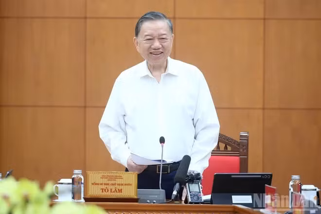 Tổng Bí thư, Chủ tịch nước Tô Lâm phát biểu chỉ đạo tại cuộc làm việc với Ban Tổ chức Trung ương và các cơ quan liên quan về tình hình triển khai xây dựng Đề án sơ kết 5 năm thực hiện Nghị quyết số 28-NQ/TW. (Ảnh: ĐĂNG KHOA)