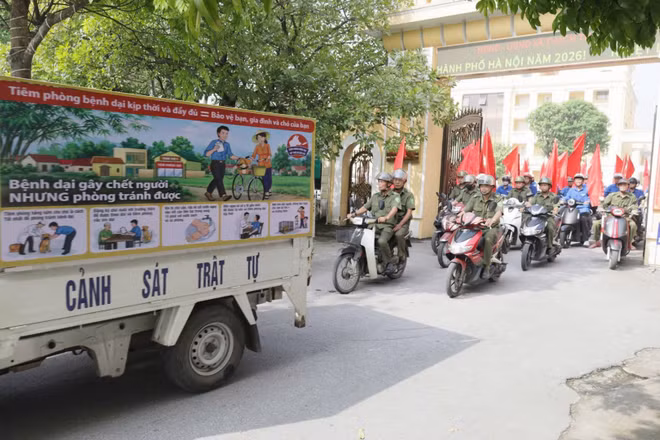 Các cơ quan, đoàn thể, tổ chức xã hội trên địa bàn Thành phố Hà Nội tham gia diễu hành hưởng ứng Ngày Thế giới phòng, chống bệnh dại. (Ảnh: MAI CHI)