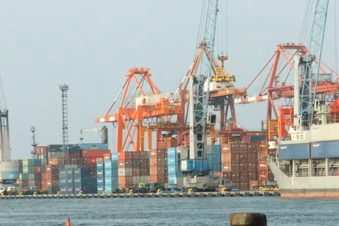 Container hàng hóa tại cảng Priok, Jakarta, Indonesia. (Ảnh: TTXVN)