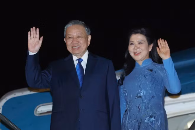 Tổng Bí thư, Chủ tịch nước Tô Lâm và Phu nhân Ngô Phương Ly rời Hà Nội, lên đường thăm Đan Mạch, EU và Bỉ. (Ảnh: TTXVN)