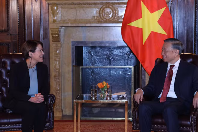 Tổng Bí thư, Chủ tịch nước Tô Lâm tiếp Giáo sư Sarah Anne Soule, Hiệu trưởng Trường Kinh doanh Stanford, thuộc Đại học Stanford (Hoa Kỳ). (Ảnh: Thống Nhất/TTXVN)