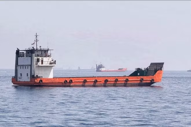 Hoạt động tại Eo biển Hormuz đang bị gián đoạn (Ảnh TÂN HOA XÃ)