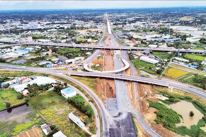 Nút giao kết nối Vành đai 3 - đường cao tốc Bến Lức-Long Thành và Thành phố Hồ Chí Minh-Trung Lương.