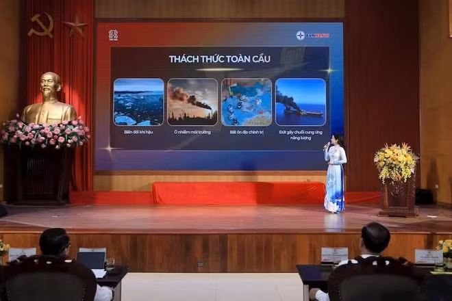 Phần thể hiện của một thí sinh dự thi tại Hội thi Báo cáo viên, tuyên truyền viên giỏi năm 2026 của phường Tây Hồ (Hà Nội).