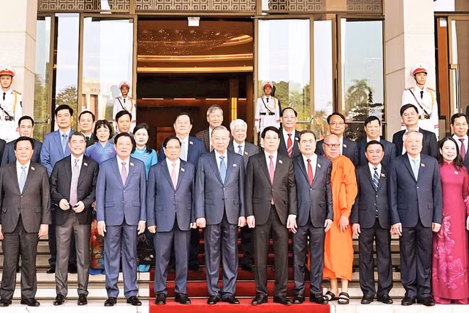 Các đồng chí lãnh đạo Đảng, Nhà nước và các đại biểu tại Kỳ họp thứ 10, Quốc hội khóa XV. (Ảnh DUY LINH)