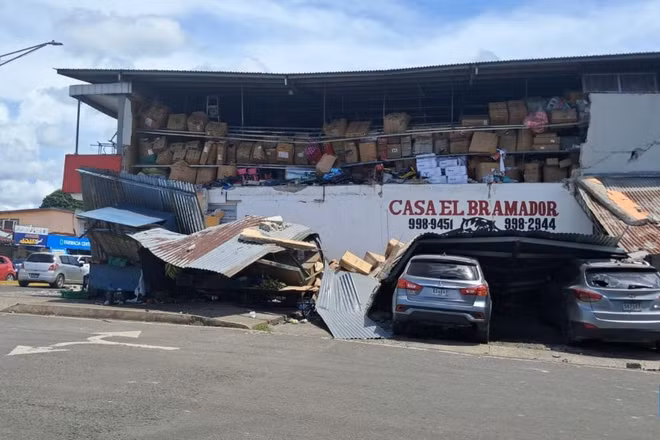 Hình ảnh một tòa nhà bị hư hại sau trận động đất tại Sona, tỉnh Veraguas, Panama, ngày 9/10/2026. (Ảnh: Tân Hoa Xã)