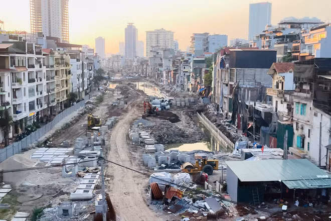 Hà Nội đang xử lý các dự án chậm triển khai, đồng thời đẩy nhanh giải phóng mặt bằng các công trình trọng điểm. (Trong ảnh: Dự án vành đai 1 đoạn Hoàng Cầu-Voi Phục đi qua nhiều trục giao thông quan trọng của Hà Nội, đã có mặt bằng thông suốt). Ảnh: Phạm Cường 