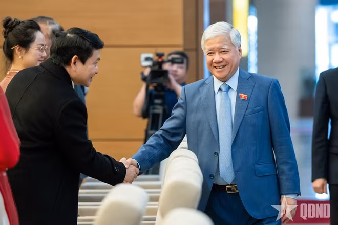 Phó chủ tịch Thường trực Quốc hội Đỗ Văn Chiến gặp mặt Đoàn đại biểu Quốc hội và Hội Doanh nhân trẻ tỉnh Bắc Ninh. (Ảnh: PHẠM THẮNG/qdnd.vn)