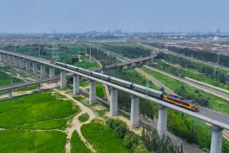 Chạy thử tuyến tàu cao tốc đoạn từ Bao Đầu đến Huệ Nông ở Khu tự trị Nội Mông, Trung Quốc. (Ảnh: Tân Hoa xã)