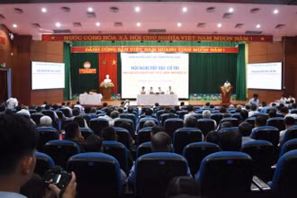 Đoàn đại biểu Quốc hội thành phố Đà Nẵng tiếp xúc cử tri sáng 4/7. (Ảnh: ANH ĐÀO)