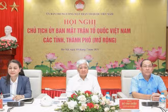 Các đồng chí chủ trì hội nghị.
