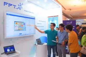 Khách hàng trải nghiệm công nghệ AI của Tập đoàn FPT. (Ảnh: TẬP ĐOÀN FPT)