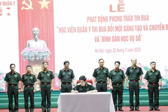 Các khối trực thuộc Học viện Quân y ký kết Giao ước thi đua tại Lễ phát động phong trào.