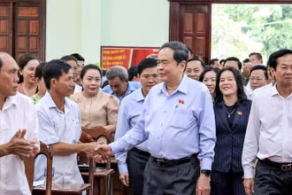 Chủ tịch Quốc hội Trần Thanh Mẫn với cử tri thành phố Cần Thơ. (Ảnh: HẢI HÀNH)