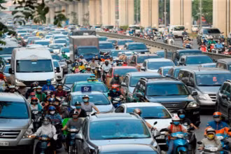 Ô-tô và xe máy đều đang được đưa vào lộ trình kiểm soát khí thải nhằm giảm ô nhiễm không khí.