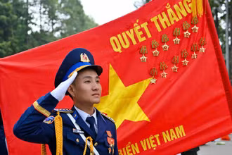 Chiến sĩ Cảnh sát biển Việt Nam trước giờ sơ duyệt.