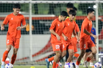 U23 Việt Nam tích cực chuẩn bị cho trận bán kết gặp U23 Philippines. (Ảnh: VFF)