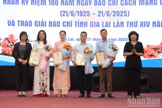 Hội nghị gặp mặt, biểu dương người làm báo tiêu biểu nhân kỷ niệm 100 năm ngày Báo chí Cách mạng Việt Nam (21/6/2025-21/6/2025) và trao Giải Báo chí tỉnh Gia Lai lần thứ XIV năm 2025.