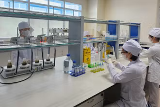Thực hiện kiểm nghiệm các hoạt chất tân dược bằng công nghệ mới.