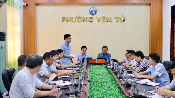 Sở Văn hóa, Thể thao và Du lịch Quảng Ninh làm việc với phường Yên Tử về công tác chuẩn bị cho Chương trình “Yên Tử-Sắc thu thiền định 2026”. (Ảnh: QUANG THỌ)