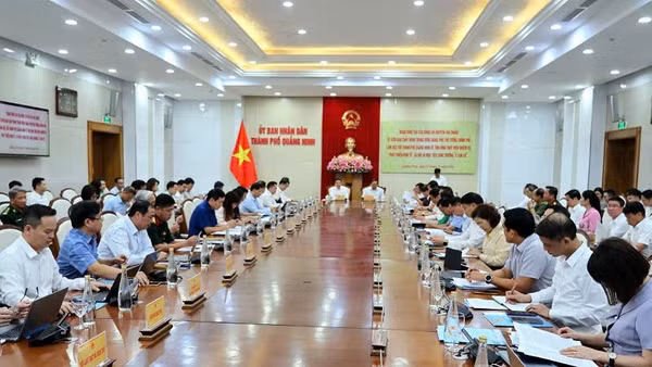 Quang cảnh buổi làm việc. (Ảnh: QUANG THỌ)