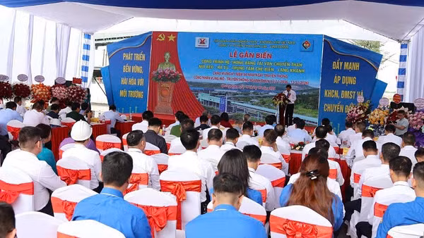 Quang cảnh buổi lễ. (Ảnh : QUANG THỌ)