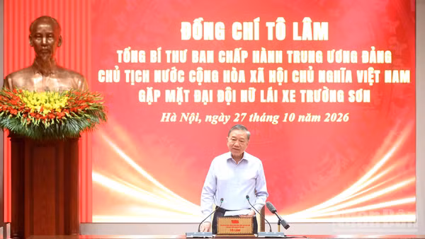 Tổng Bí thư, Chủ tịch nước Tô Lâm phát biểu tại cuộc gặp mặt Đại đội nữ lái xe Trường Sơn. (Ảnh: ĐĂNG KHOA)
