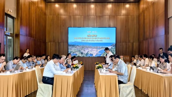 Toàn cảnh buổi làm việc. (Ảnh: Lương Tùng)