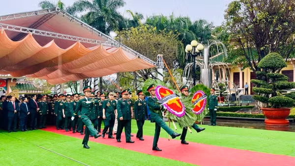 Buổi lễ diễn ra trong không khí tôn nghiêm, trang trọng.
