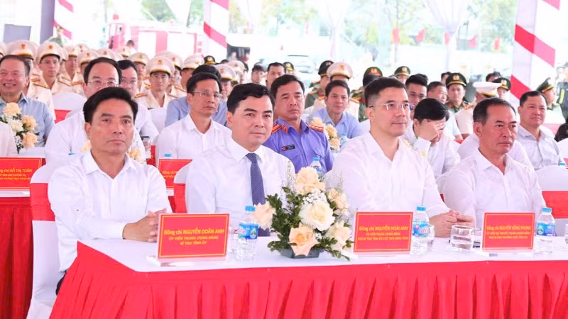 cac-dong-chi-lanh-dao-tinh-thanh-hoa-du-le-khoi-cong-9451.jpg