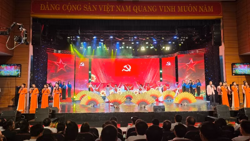 Chương trình nghệ thuật chào mừng thành công Đại hội Đảng bộ tỉnh Thanh Hóa.